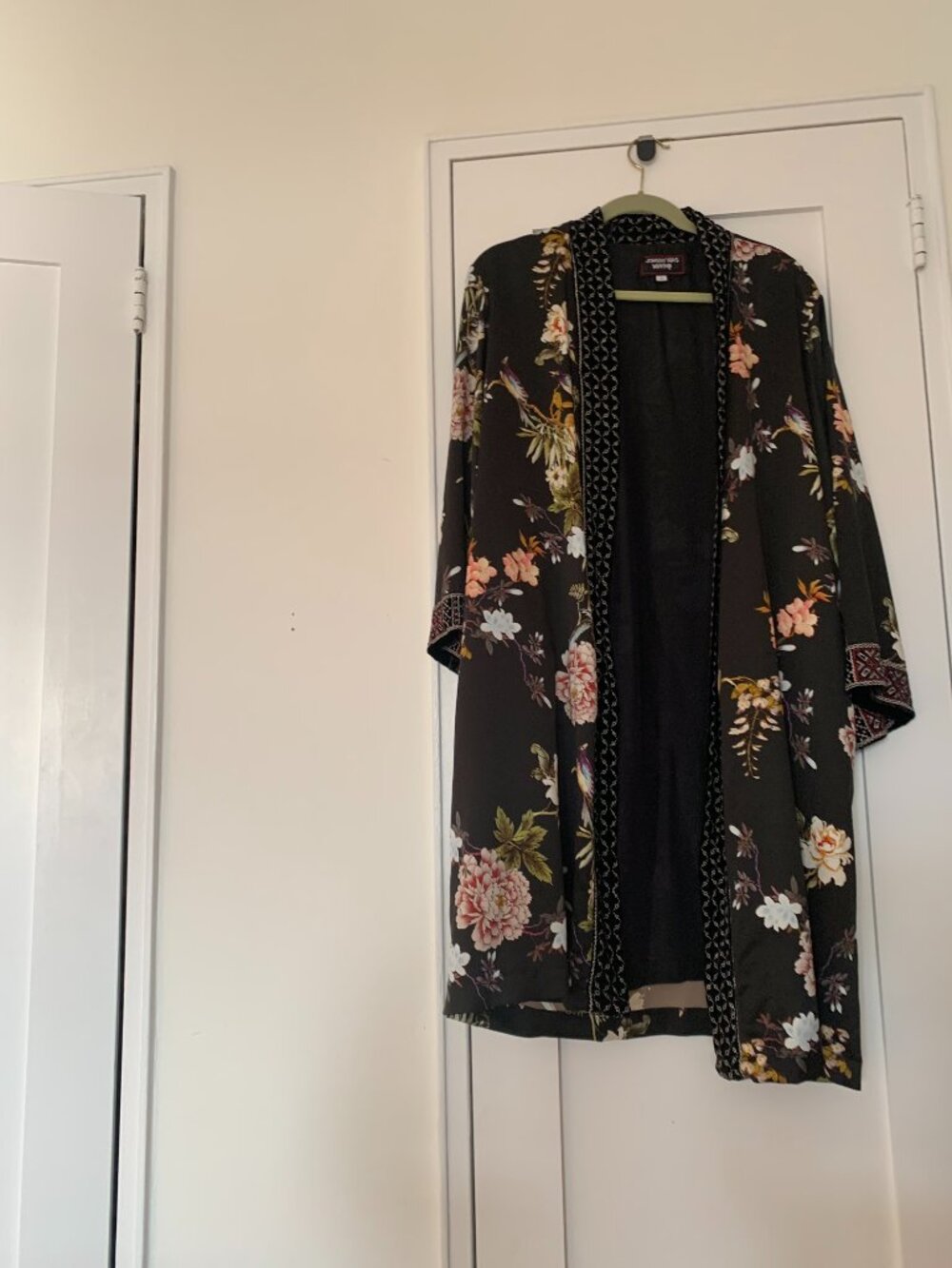 Johnny Was kimono, black and embroidery, Size L. - Picture 4 of 5